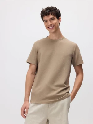 Reserved - Gładki t-shirt regular fit - beżowy