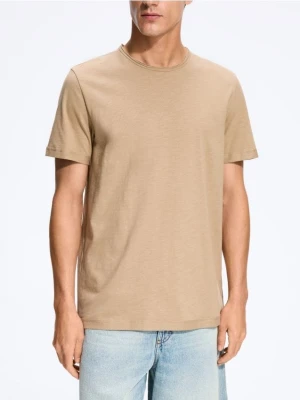 Reserved - Gładki t-shirt regular fit - beżowy