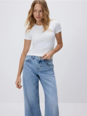 Reserved - Gładki t-shirt regular fit - biały