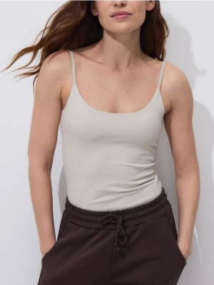 Reserved - Gładki top na ramiączkach - beżowy