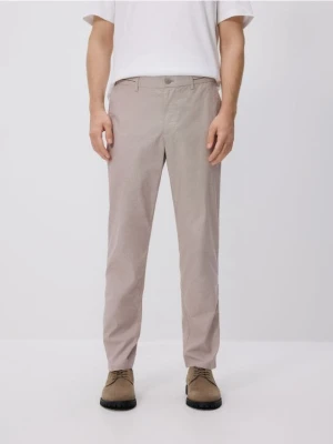 Reserved - Gładkie spodnie chino slim - karminowy