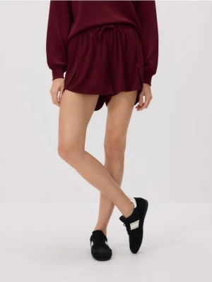 Reserved - Gładkie szorty z modalem - bordowy