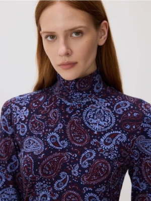 Reserved - Golf z autorskim wzorem - wielobarwny