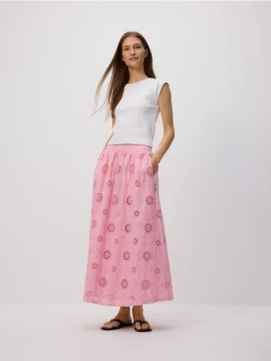 Reserved - Haftowana spódnica midi - różowy