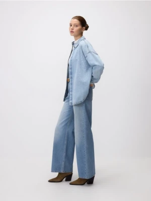 Reserved - Jeansowa koszula z aplikacjami - niebieski