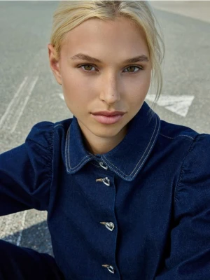 Reserved - Jeansowa koszula z ozdobnymi guzikami - granatowy