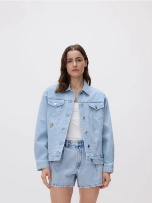 Reserved - Jeansowa kurtka z haftem na plecach - niebieski