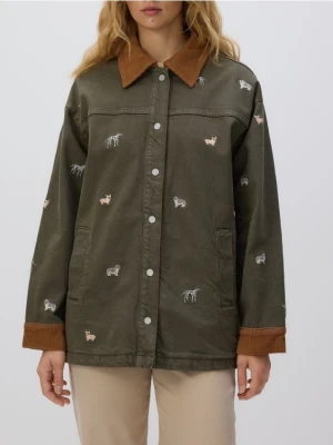 Reserved - Jeansowa kurtka z haftem - zielony