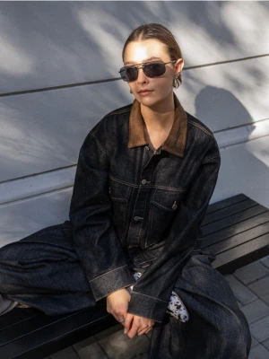 Reserved - Jeansowa kurtka z kontrastowym kołnierzykiem - granatowy