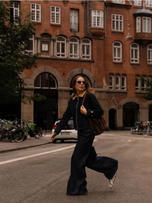 Reserved - Jeansowa kurtka z kontrastowym kołnierzykiem - granatowy