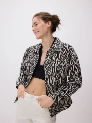 Reserved - Jeansowa kurtka ze zwierzęcym wzorem - wielobarwny