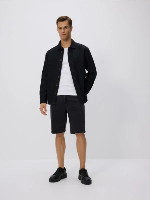 Reserved - Jeansowe szorty regular - czarny