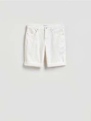 Reserved - Jeansowe szorty slim fit - biały
