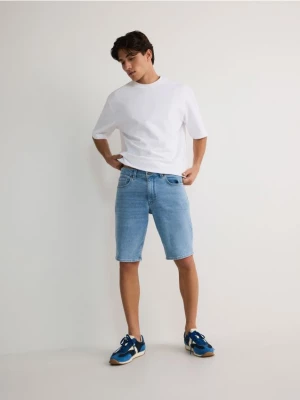 Reserved - Jeansowe szorty slim fit - niebieski