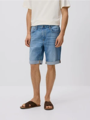 Reserved - Jeansowe szorty slim fit - niebieski