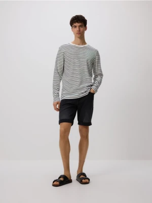 Reserved - Jeansowe szorty slim fit - szary