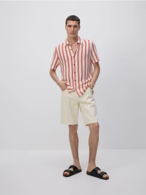 Reserved - Jeansowe szorty straight - złamana biel