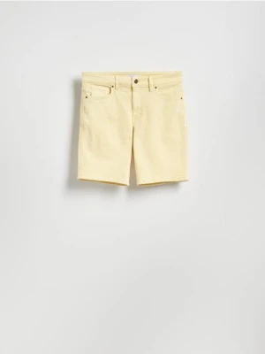 Reserved - Jeansowe szorty straight - żółty