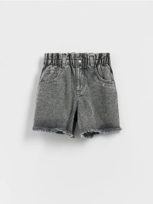 Reserved - Jeansowe szorty z haftem - szary