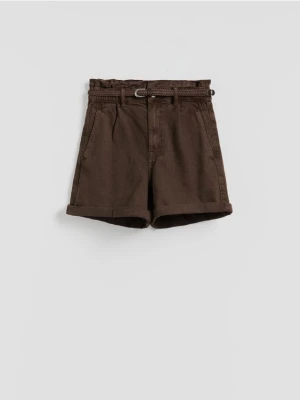 Reserved - Jeansowe szorty z paskiem - dark grey jeans