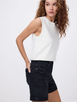 Reserved - Jeansowe szorty z podwiniętymi nogawkami - czarny