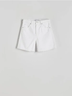 Reserved - Jeansowe szorty z przetarciami - biały
