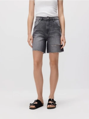 Reserved - Jeansowe szorty z przetarciem - szary