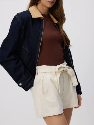 Reserved - Jeansowe szorty z wiązaniem - złamana biel