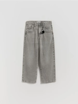 Reserved - Jeansy baggy z brelokiem - jasnoszary