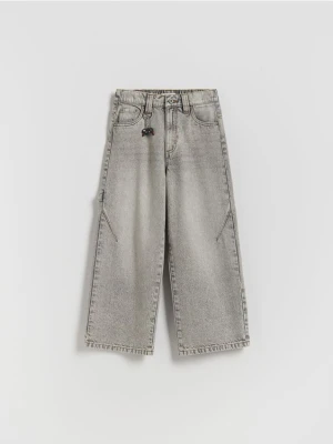 Reserved - Jeansy baggy z brelokiem - jasnoszary