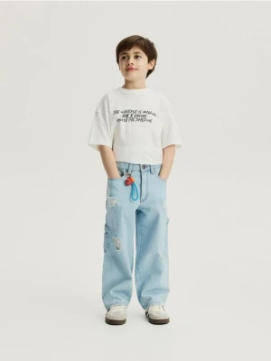 Reserved - Jeansy baggy z brelokiem - niebieski