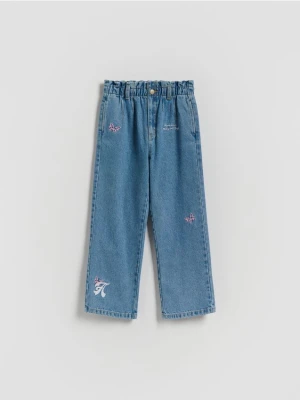 Reserved - Jeansy baggy z haftem - niebieski