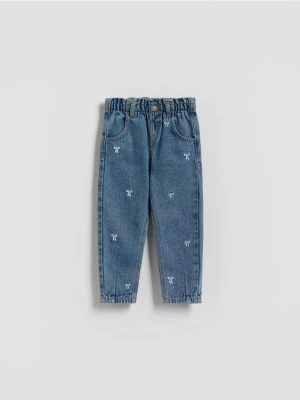 Reserved - Jeansy baggy z haftem - niebieski