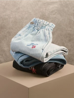 Reserved - Jeansy baggy z haftem - niebieski