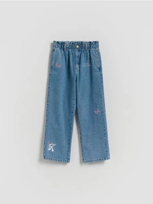 Reserved - Jeansy baggy z haftem - niebieski