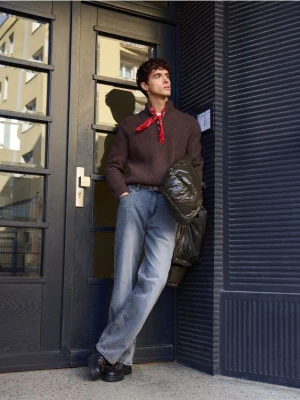 Reserved - Jeansy bootcut z efektem sprania - jasnoszary