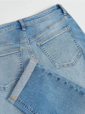 Reserved - Jeansy boyfriend slim - niebieski