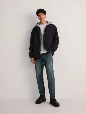 Reserved - Jeansy carrot z efektem sprania - indigo jeans