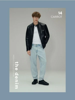 Reserved - Jeansy carrot z efektem sprania - niebieski