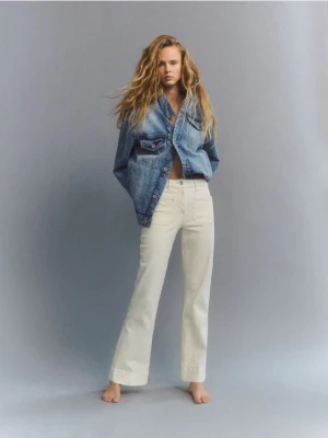 Reserved - Jeansy flare - kremowy