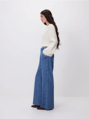 Reserved - Jeansy flare z kantem - niebieski