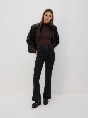 Reserved - Jeansy flare z krótszą nogawką - czarny