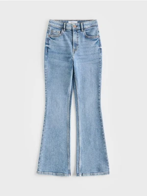 Reserved - Jeansy flare z krótszą nogawką - niebieski