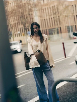 Reserved - Jeansy flare z łączonych materiałów - niebieski