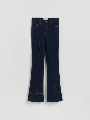 Reserved - Jeansy flare z przeszyciem - granatowy