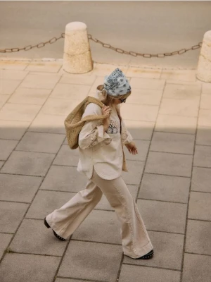 Reserved - Jeansy flare z przeszyciem - złamana biel