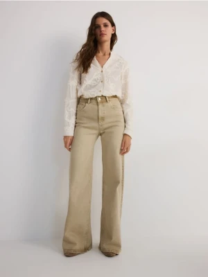 Reserved - Jeansy flare z wysokim stanem - beżowy