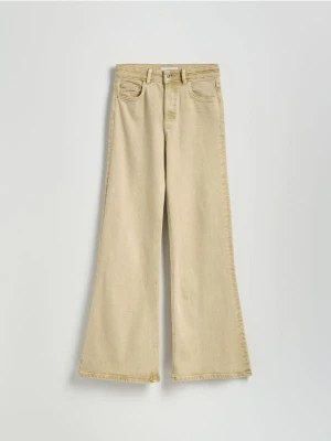 Reserved - Jeansy flare z wysokim stanem - beżowy