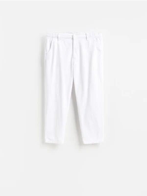 Reserved - Jeansy Jogger fit - biały