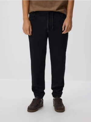 Reserved - Jeansy jogger fit - czarny